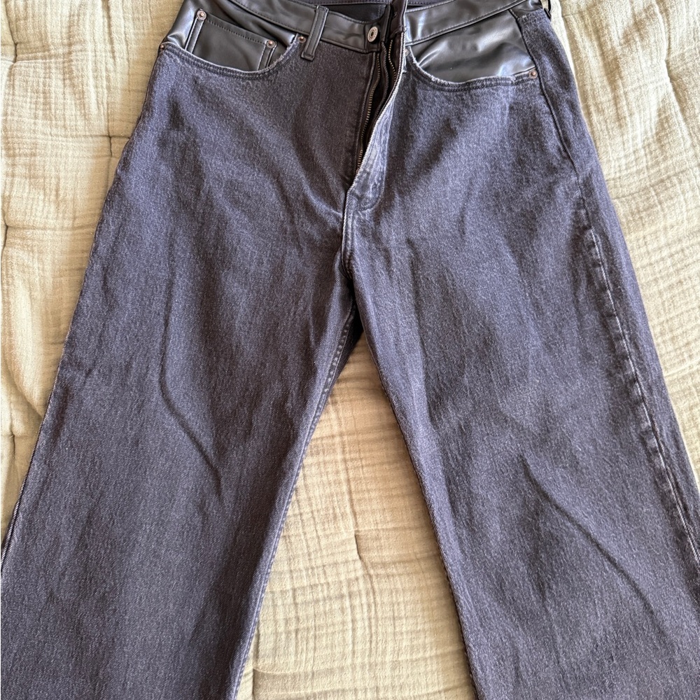 Abercrombie & Fitch black women’s jeans with leather Details